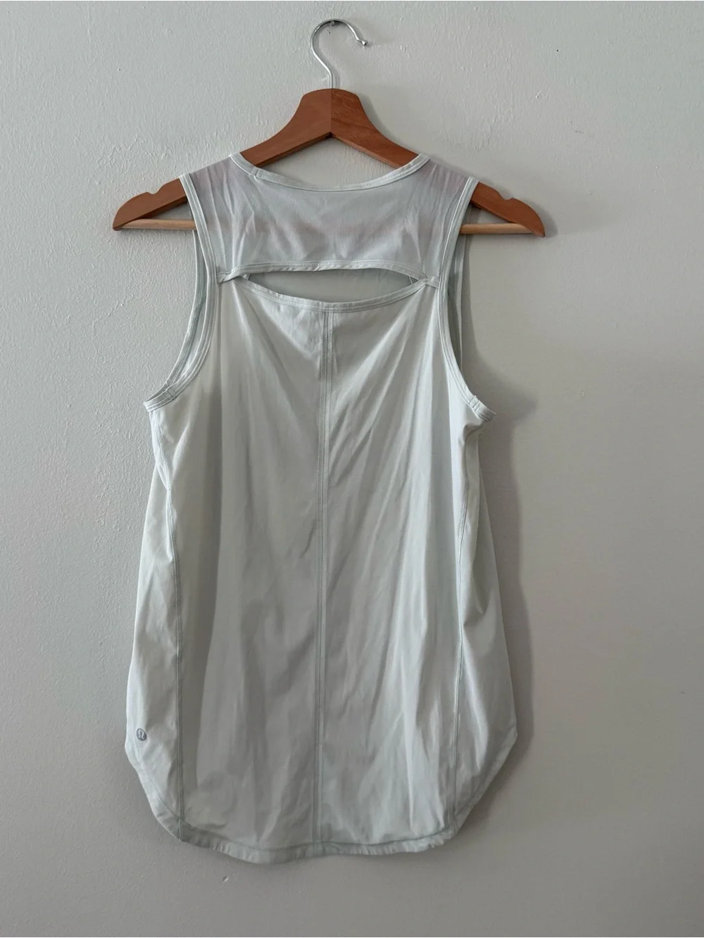 Lululemon Peloton tank top Womens. No size tag. It looks like a size 8. See meas